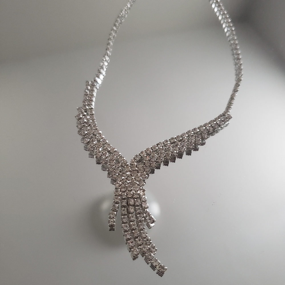 Silver cleavage necklace